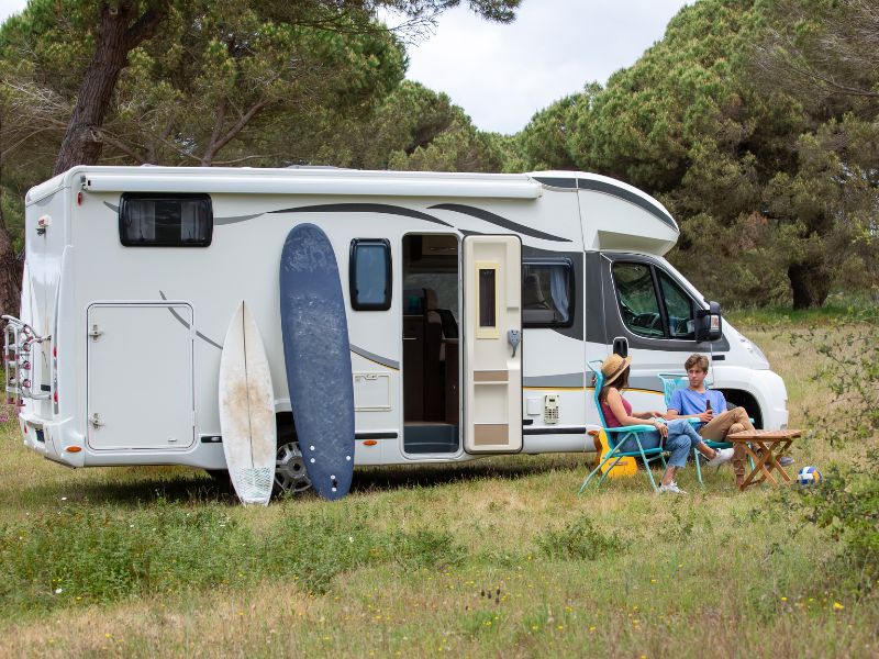 Getönte vs. ungetönte Camper Fenster: Was ist besser für Ihr Wohnmobil?
