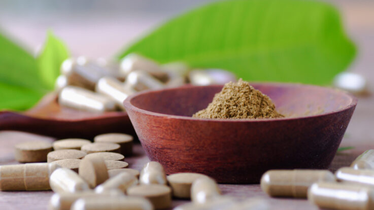 Pflanzliche Alternativen im Alltag: CBD, Kratom und die neue Achtsamkeit im Konsum