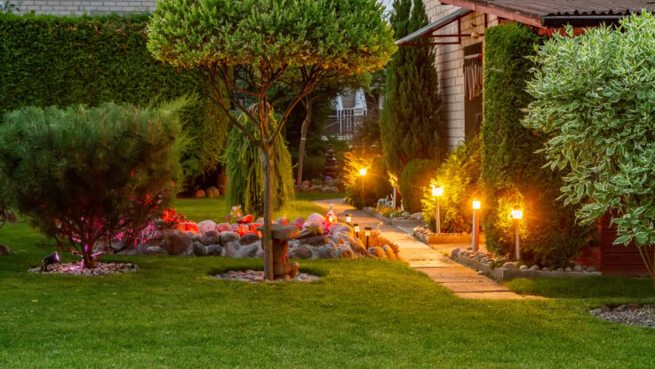 Gartenbeleuchtung im Sommer: Diese Optionen gibt es – und worauf es wirklich ankommt